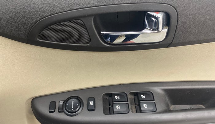 2013 Hyundai i20 ASTA 1.2, Petrol, Manual, 79,045 km, Driver Side Door Panels Control