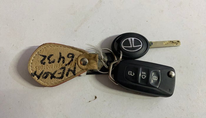 2019 Tata NEXON XM PETROL, Petrol, Manual, 51,595 km, Key Close Up