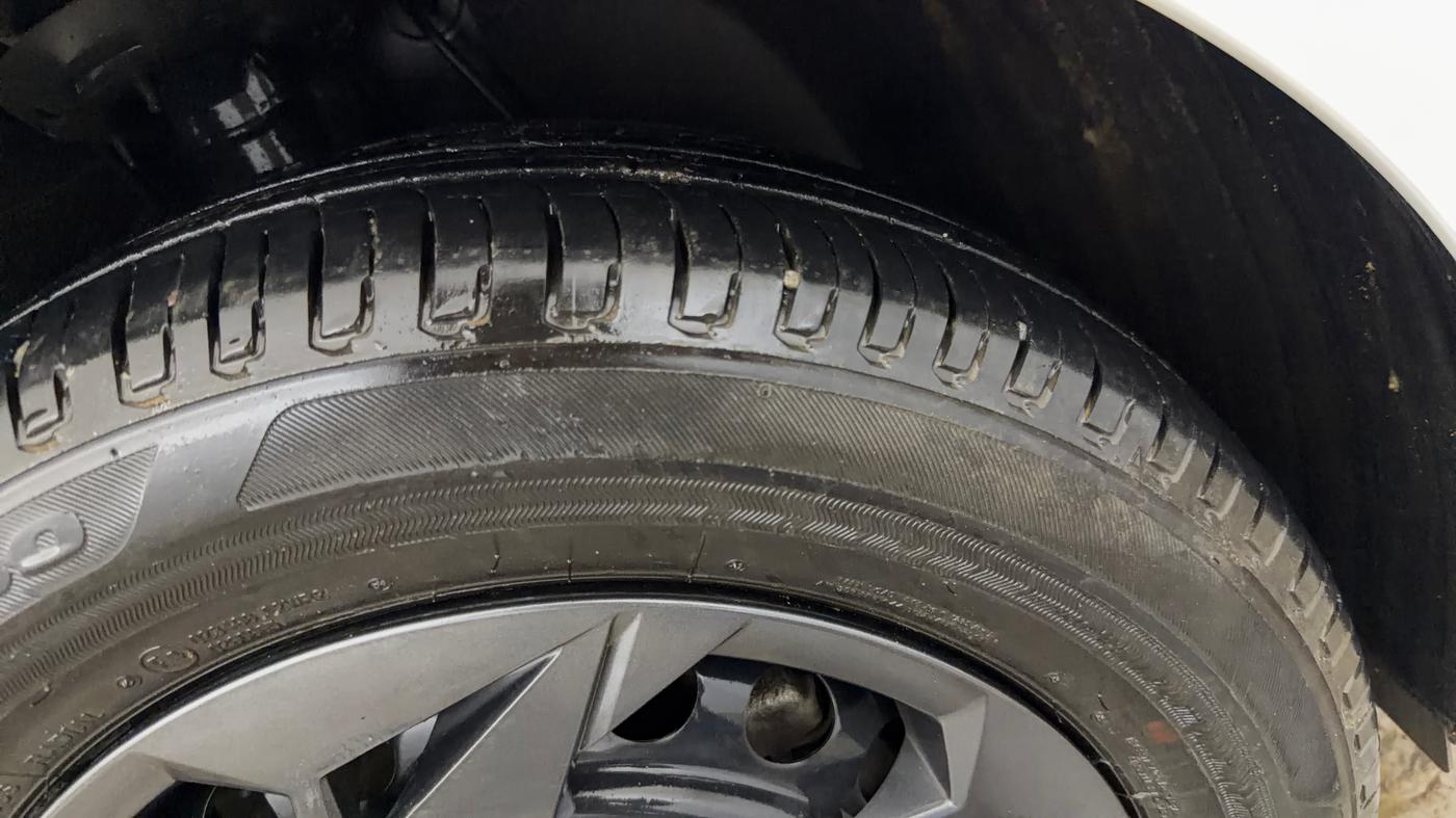 2022 Hyundai NEW I20 MAGNA 1.2 MT, Petrol, Manual, 42,483 km, Right Front Tyre Tread