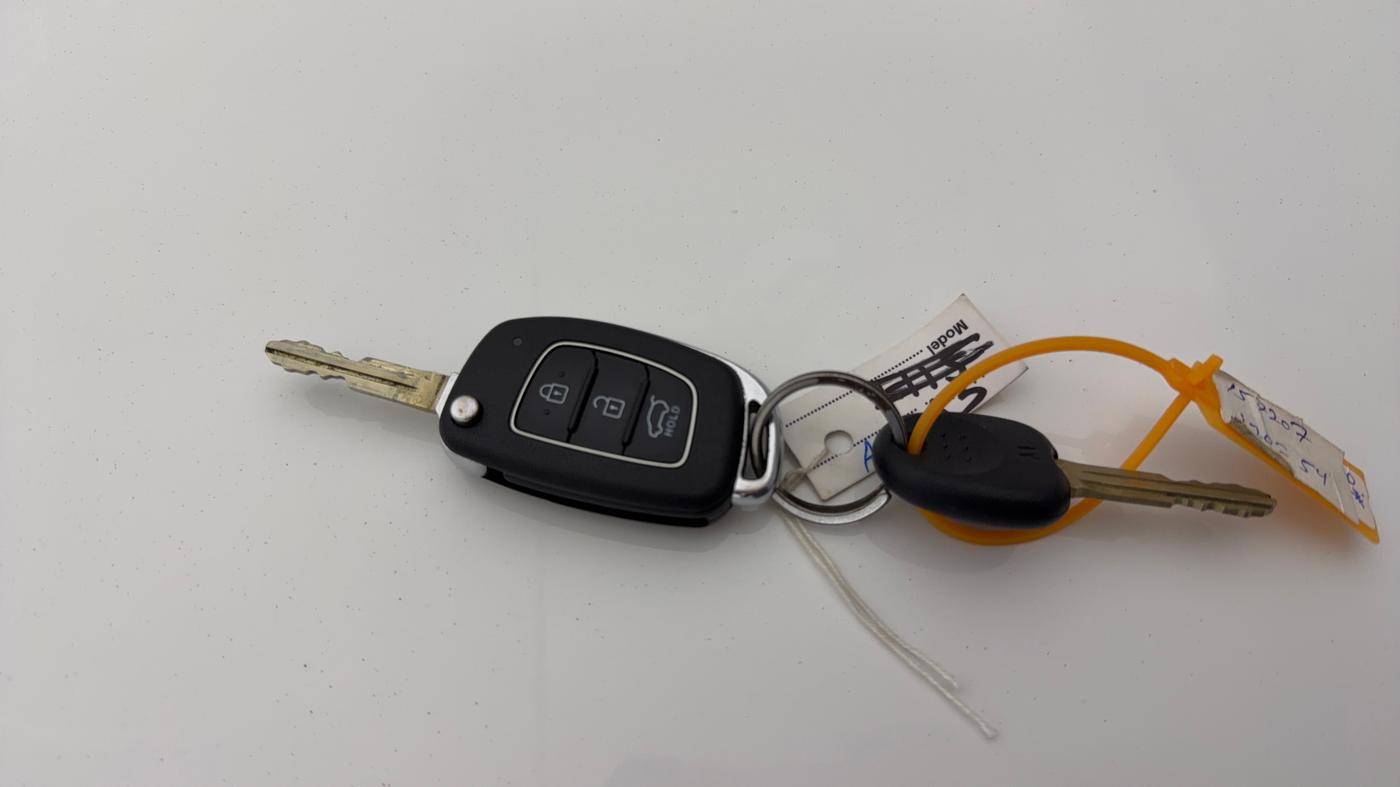 2022 Hyundai NEW I20 MAGNA 1.2 MT, Petrol, Manual, 42,483 km, Key Close Up