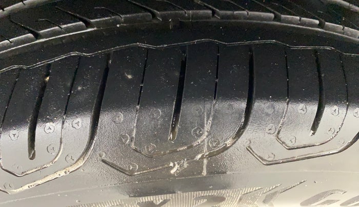 2015 Volkswagen Vento HIGHLINE DIESEL 1.5, Diesel, Manual, 60,180 km, Right Rear Tyre Tread