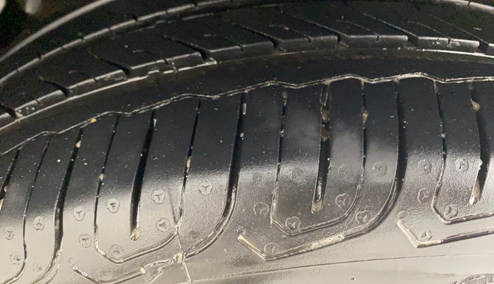 2015 Volkswagen Vento HIGHLINE DIESEL 1.5, Diesel, Manual, 60,180 km, Left Rear Tyre Tread