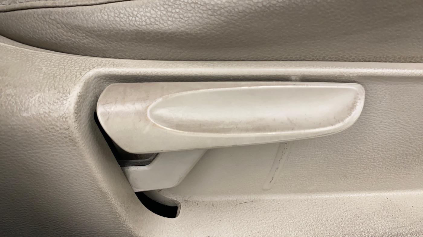 2015 Volkswagen Vento HIGHLINE DIESEL 1.5, Diesel, Manual, 60,240 km, Driver Side Adjustment Panel