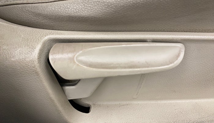 2015 Volkswagen Vento HIGHLINE DIESEL 1.5, Diesel, Manual, 60,180 km, Driver Side Adjustment Panel