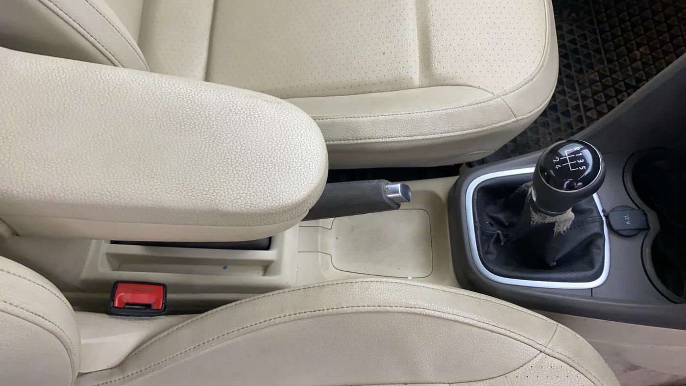 2015 Volkswagen Vento HIGHLINE DIESEL 1.5, Diesel, Manual, 60,240 km, Gear Lever