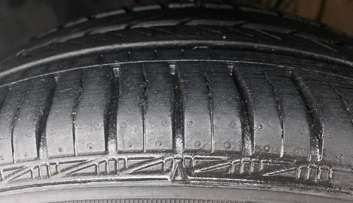 2020 Volkswagen Polo COMFORTLINE PLUS 1.0, Petrol, Manual, 9,784 km, Left Front Tyre Tread