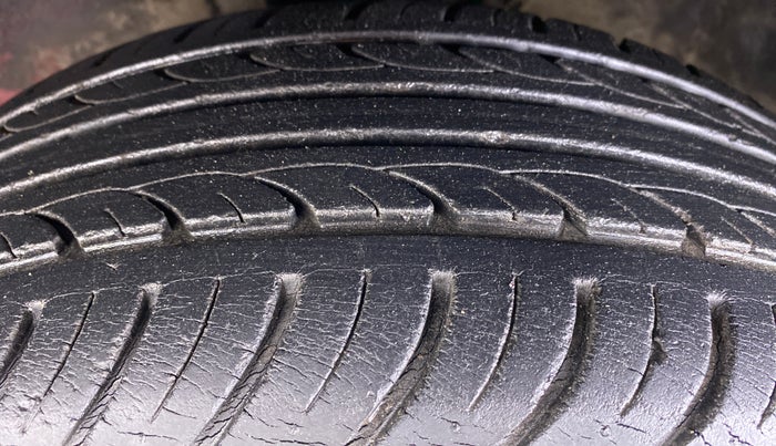 2010 Hyundai i20 SPORTZ 1.2, Petrol, Manual, 18,327 km, Left Front Tyre Tread