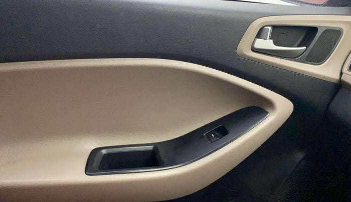 2014 Hyundai Elite i20 SPORTZ 1.2, Petrol, Manual, 1,05,481 km, Left front window switch / handle - Switch/handle not functional