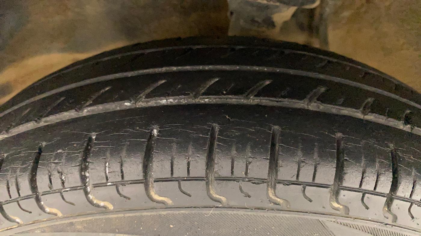 2014 Maruti Alto 800 VXI, Petrol, Manual, 19,005 km, Left Front Tyre Tread