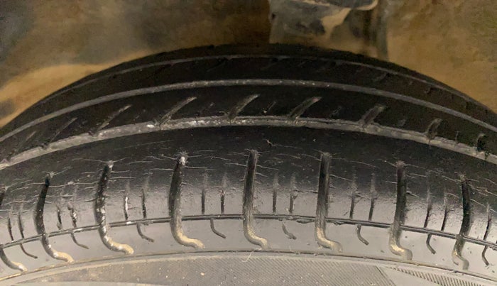 2014 Maruti Alto 800 VXI, Petrol, Manual, 19,005 km, Left Front Tyre Tread