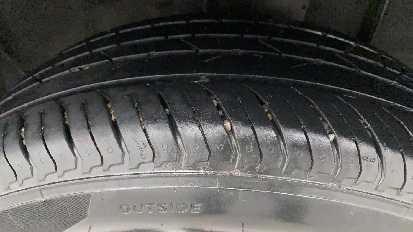 2021 Nissan MAGNITE XE, Petrol, Manual, 28,551 km, Left Rear Tyre Tread
