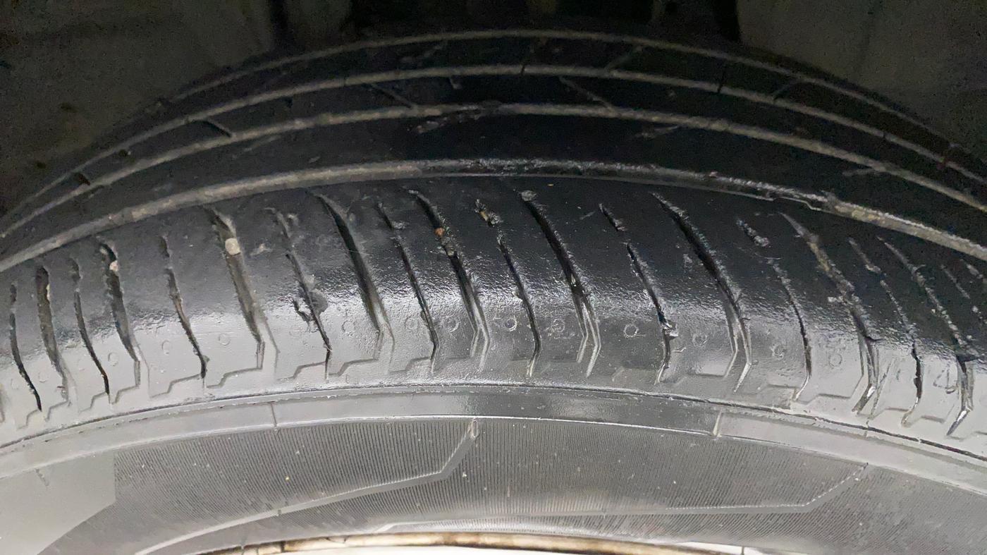 2021 Nissan MAGNITE XE, Petrol, Manual, 28,551 km, Right Front Tyre Tread