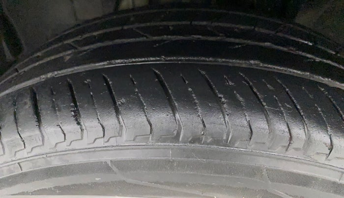 2021 Nissan MAGNITE XE, Petrol, Manual, 28,551 km, Left Front Tyre Tread