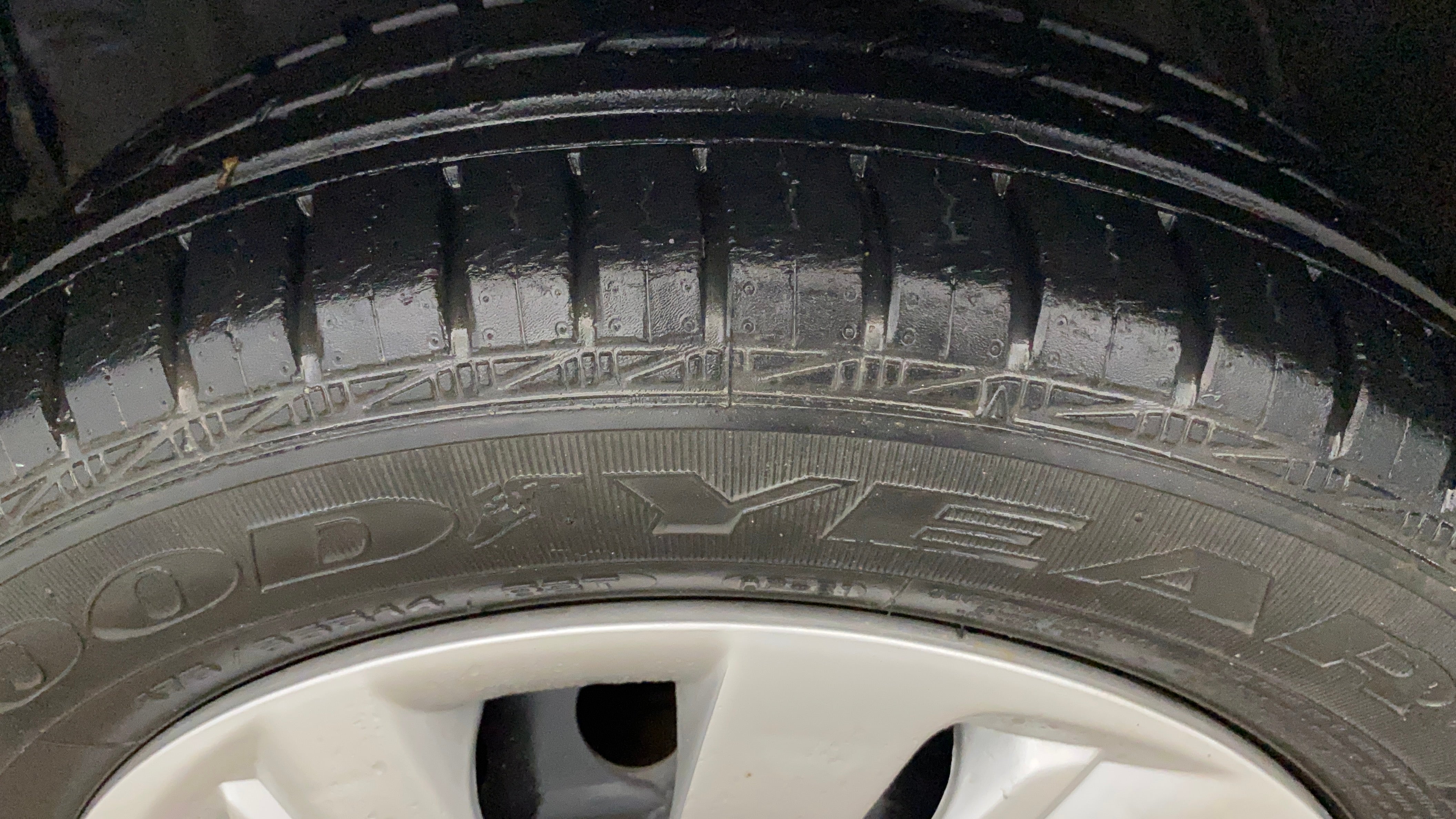 camera-Left-Front-Tyre-Tread