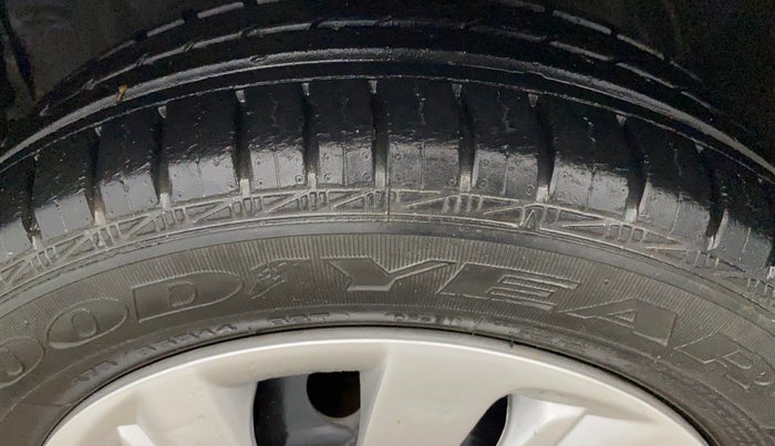 2013 Toyota Etios Liva G, Petrol, Manual, 34,672 km, Left Front Tyre Tread