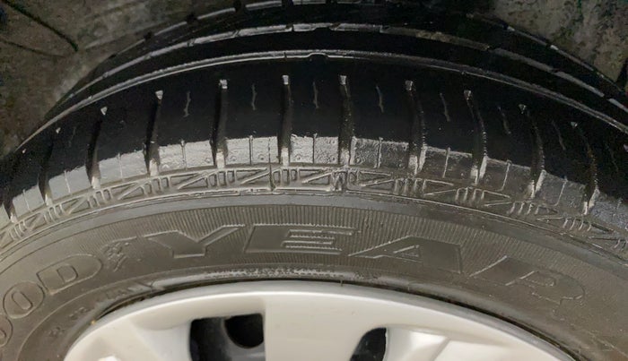 2013 Toyota Etios Liva G, Petrol, Manual, 34,672 km, Left Rear Tyre Tread