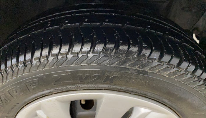 2013 Toyota Etios Liva G, Petrol, Manual, 34,672 km, Right Front Tyre Tread
