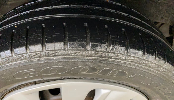 2013 Toyota Etios Liva G, Petrol, Manual, 34,672 km, Right Rear Tyre Tread