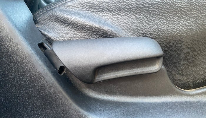 2019 Maruti Vitara Brezza VDI, Diesel, Manual, 70,749 km, Driver Side Adjustment Panel