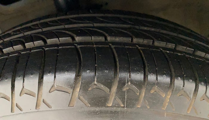 2018 Hyundai Grand i10 SPORTZ (O) 1.2 KAPPA VTVT, Petrol, Manual, 1,03,142 km, Left Front Tyre Tread