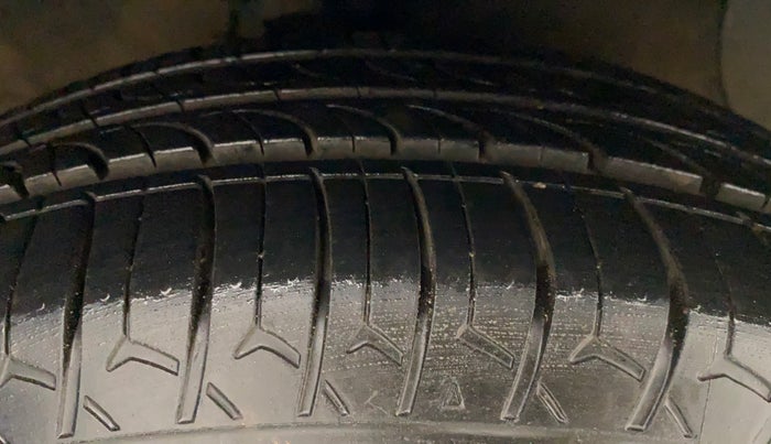 2018 Hyundai Grand i10 SPORTZ (O) 1.2 KAPPA VTVT, Petrol, Manual, 1,03,142 km, Right Front Tyre Tread