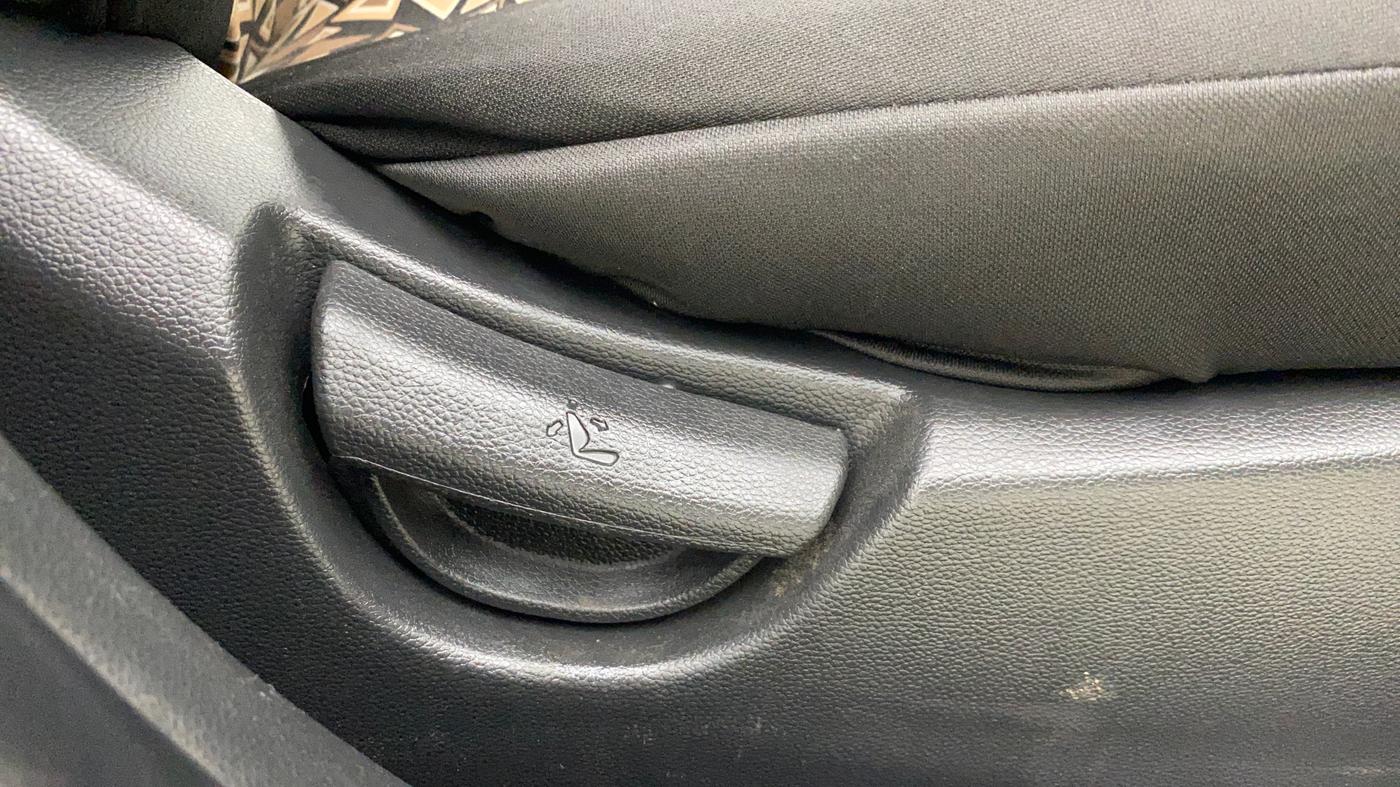 2018 Hyundai Grand i10 SPORTZ AT 1.2 KAPPA VTVT, CNG, Automatic, 87,368 km, Driver Side Adjustment Panel