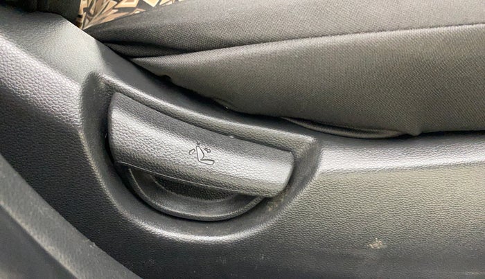 2018 Hyundai Grand i10 SPORTZ AT 1.2 KAPPA VTVT, CNG, Automatic, 86,919 km, Driver Side Adjustment Panel