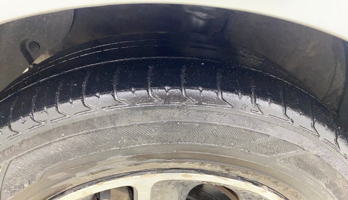 2018 Hyundai Grand i10 SPORTZ AT 1.2 KAPPA VTVT, CNG, Automatic, 86,919 km, Left Front Tyre Tread