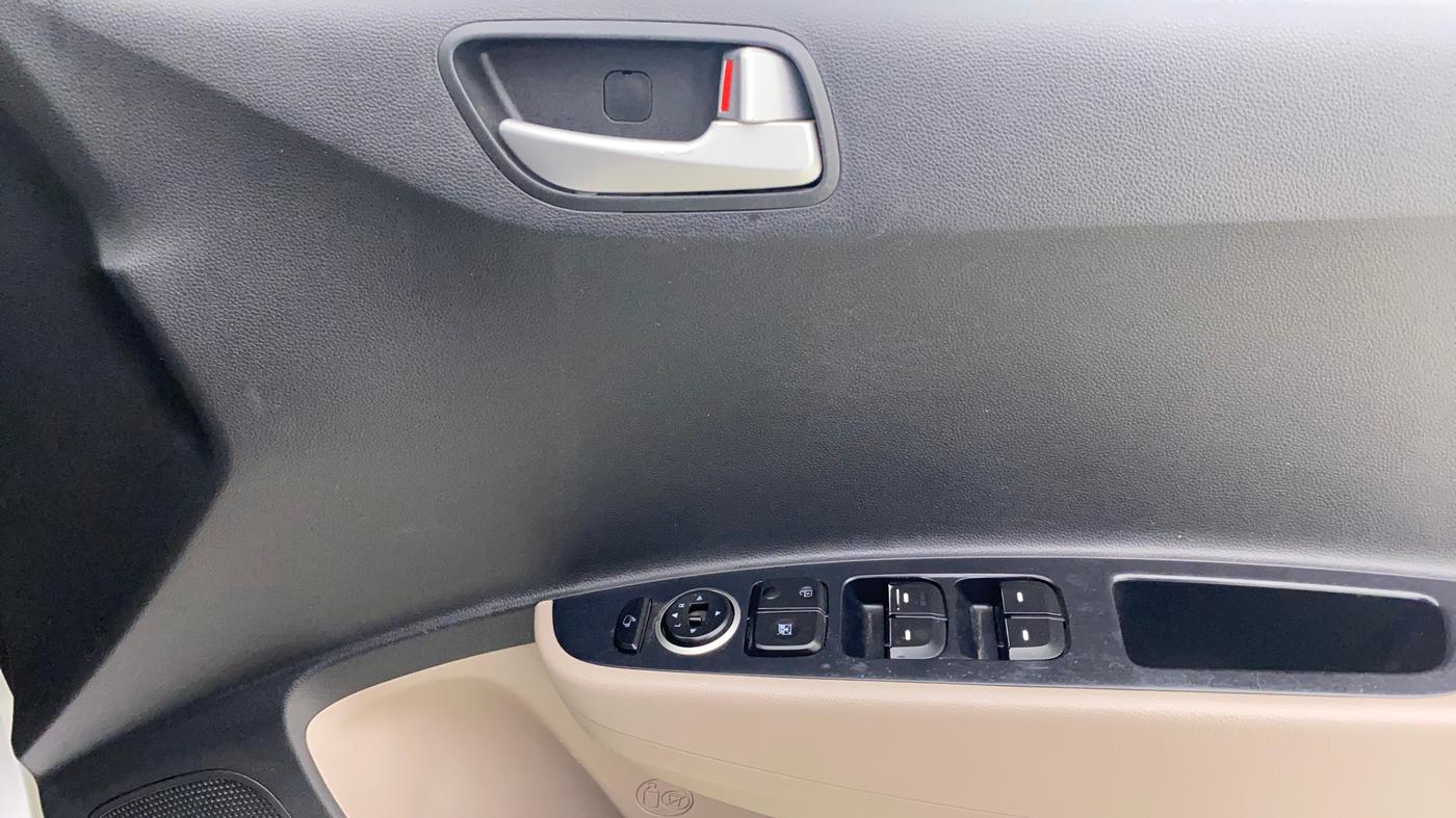 2018 Hyundai Grand i10 SPORTZ AT 1.2 KAPPA VTVT, CNG, Automatic, 87,368 km, Driver Side Door Panels Control