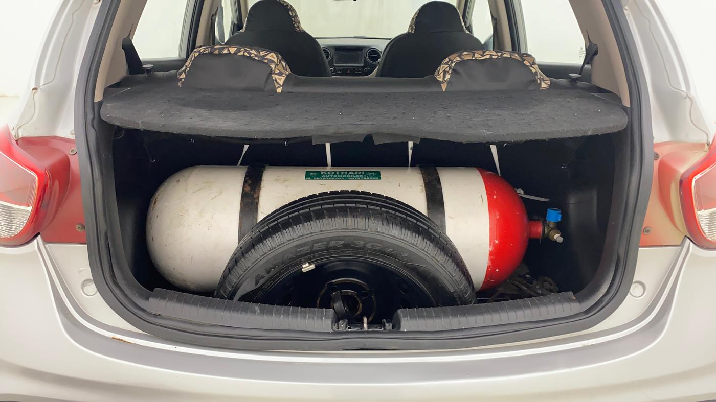 2018 Hyundai Grand i10 SPORTZ AT 1.2 KAPPA VTVT, CNG, Automatic, 87,368 km, Boot Inside
