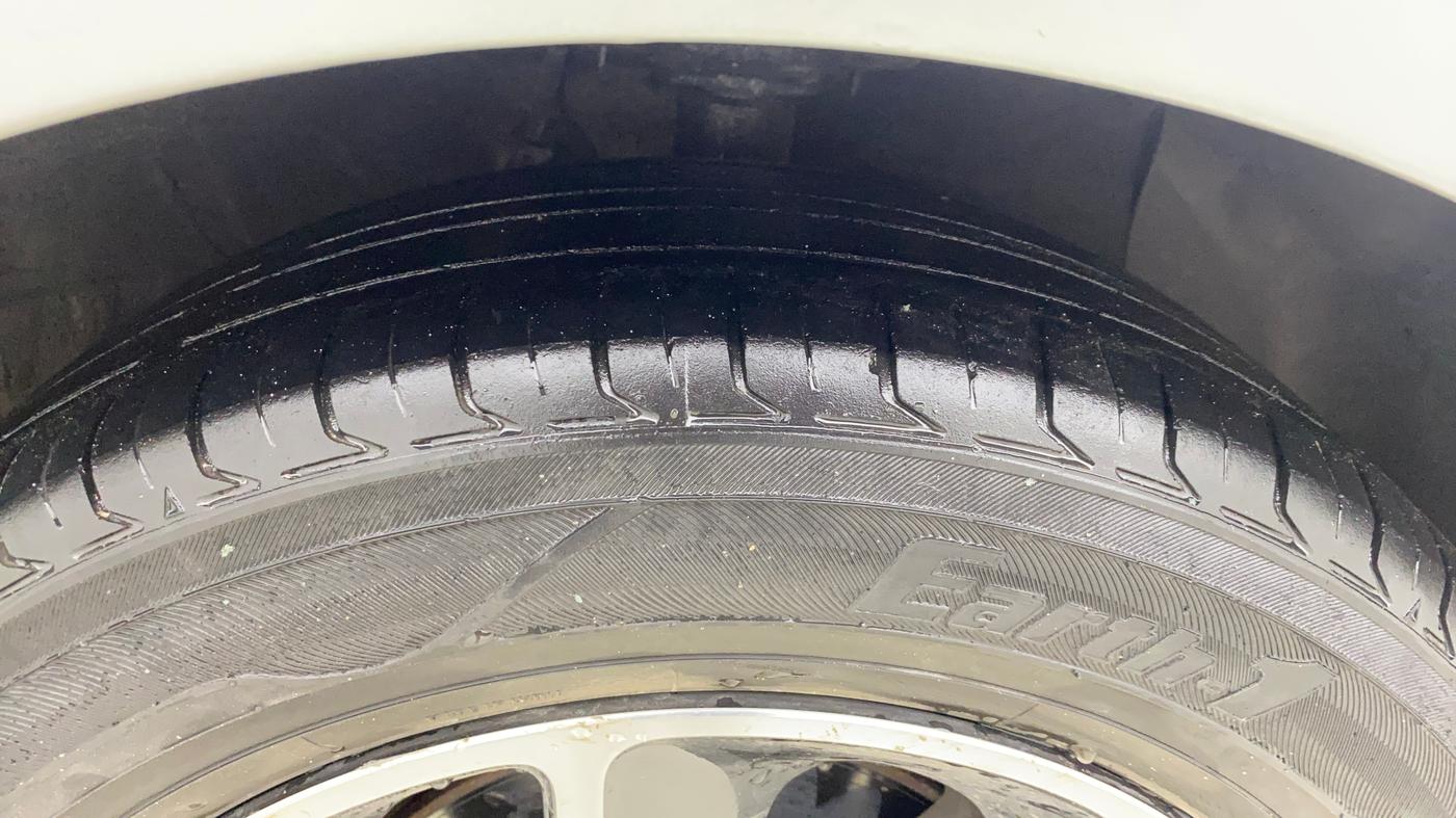 2018 Hyundai Grand i10 SPORTZ AT 1.2 KAPPA VTVT, CNG, Automatic, 87,368 km, Right Front Tyre Tread