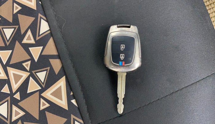 2018 Hyundai Grand i10 SPORTZ AT 1.2 KAPPA VTVT, CNG, Automatic, 86,919 km, Key Close Up