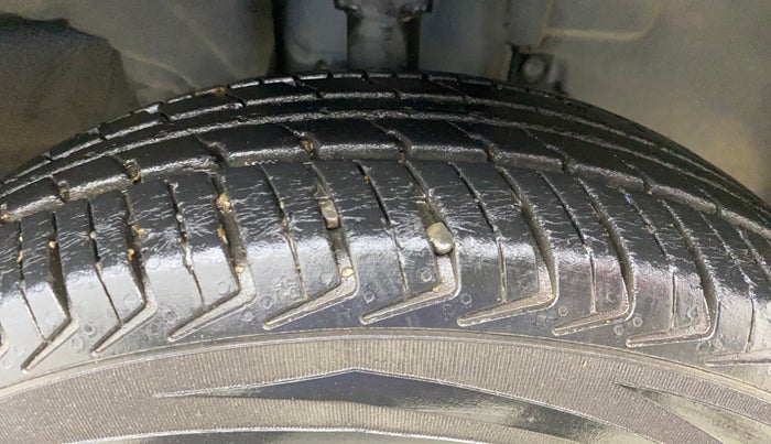 2019 Renault Kwid CLIMBER 1.0 AMT, Petrol, Automatic, 15,476 km, Right Front Tyre Tread