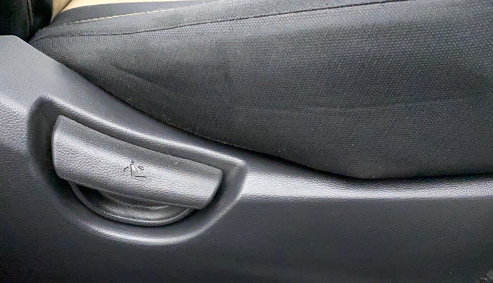 2016 Hyundai Grand i10 MAGNA 1.2 KAPPA VTVT, Petrol, Manual, 48,457 km, Driver Side Adjustment Panel