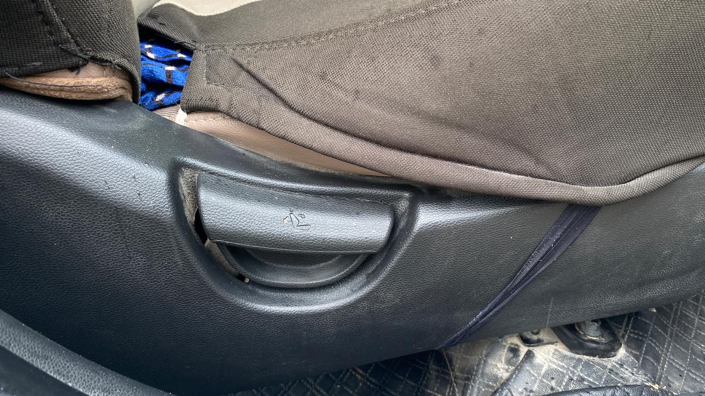 2018 Hyundai Xcent E+, Petrol, Manual, 97,614 km, Driver Side Adjustment Panel