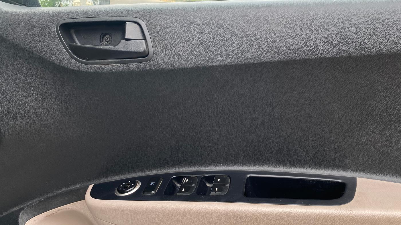 2018 Hyundai Xcent E+, Petrol, Manual, 97,614 km, Driver Side Door Panels Control
