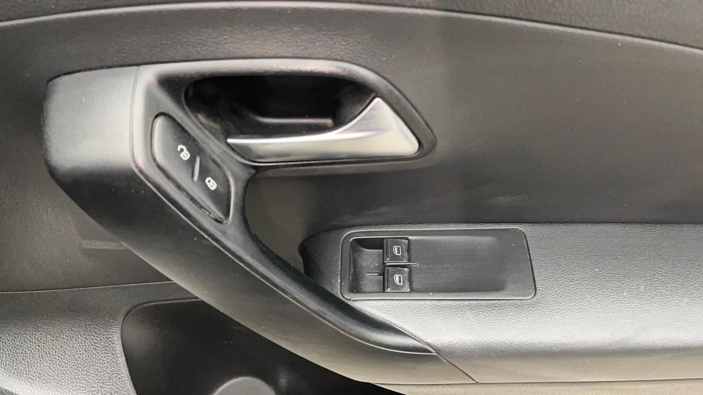 2021 Volkswagen Polo TRENDLINE 1.0L, Petrol, Manual, 58,445 km, Driver Side Door Panels Control