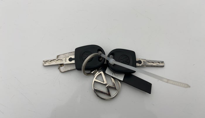 2021 Volkswagen Polo TRENDLINE 1.0L, Petrol, Manual, 58,213 km, Key Close Up