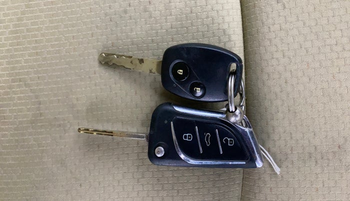 2017 Honda Amaze 1.2L I-VTEC S, Petrol, Manual, 89,443 km, Key Close Up