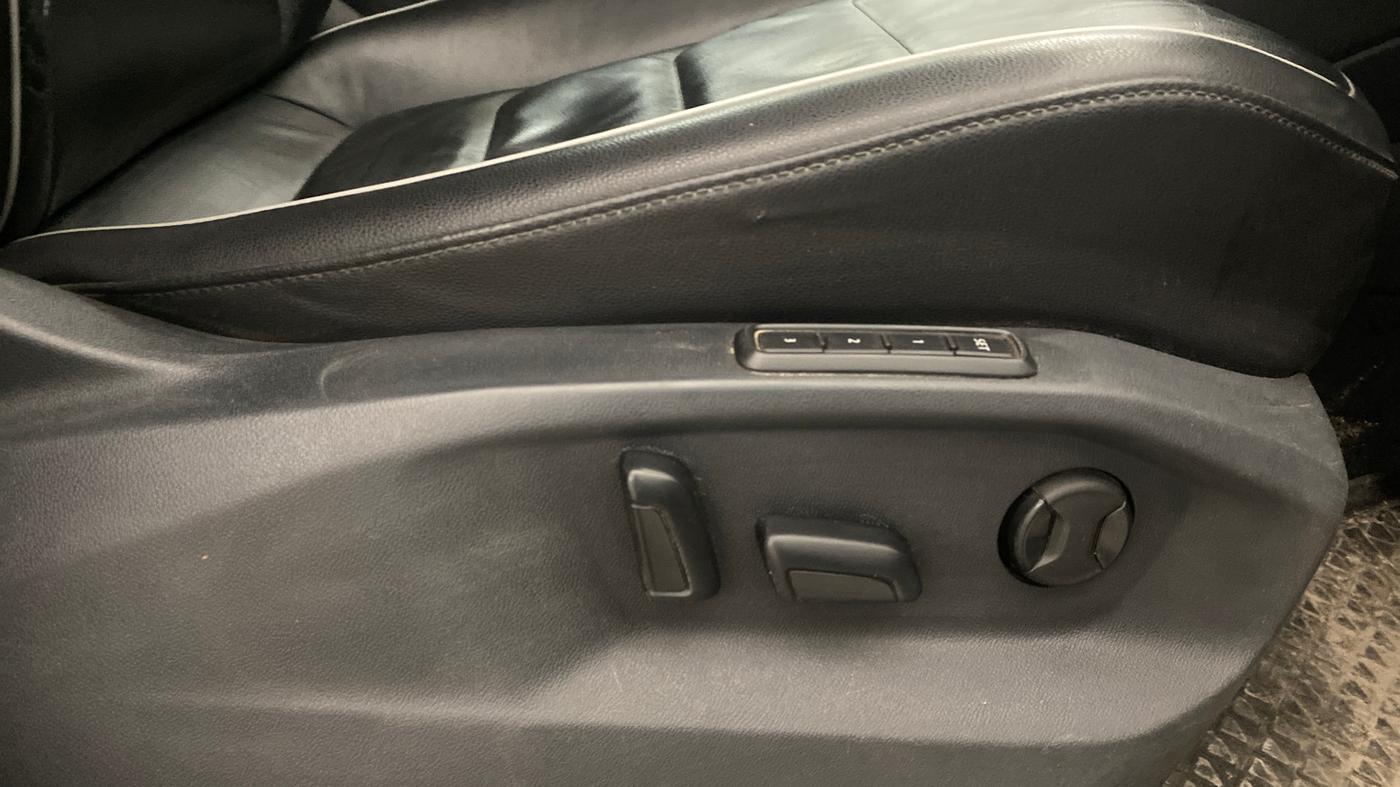 2017 Volkswagen TIGUAN HIGHLINE TDI AT, Diesel, Automatic, 1,44,226 km, Driver Side Adjustment Panel