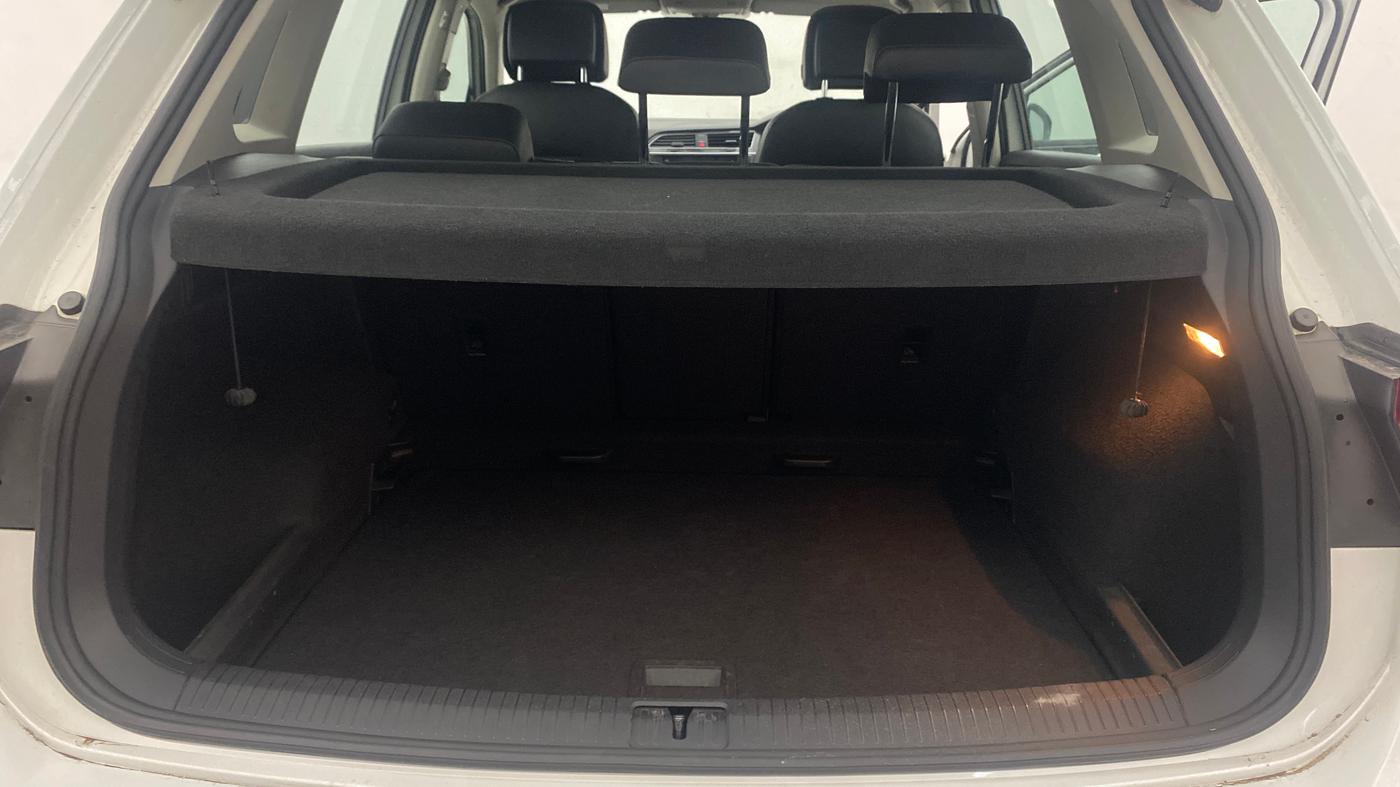 2017 Volkswagen TIGUAN HIGHLINE TDI AT, Diesel, Automatic, 1,44,226 km, Boot Inside