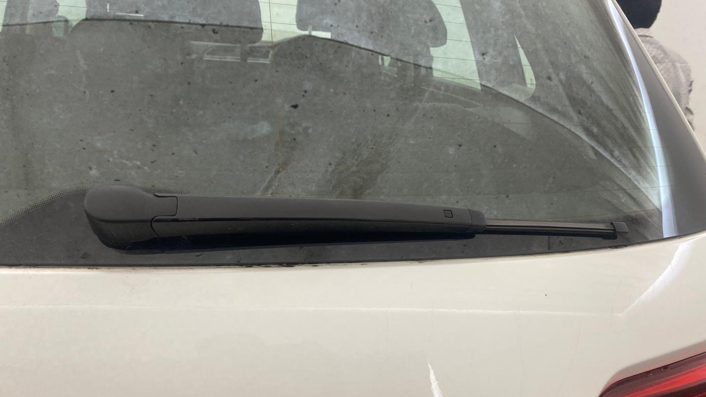 2017 Volkswagen TIGUAN HIGHLINE TDI AT, Diesel, Automatic, 1,44,226 km, Rear Wiper