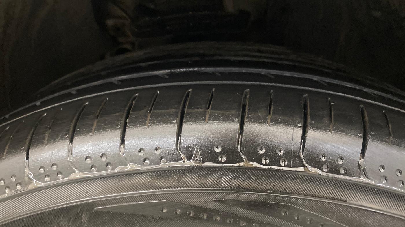 2017 Volkswagen TIGUAN HIGHLINE TDI AT, Diesel, Automatic, 1,44,226 km, Right Front Tyre Tread