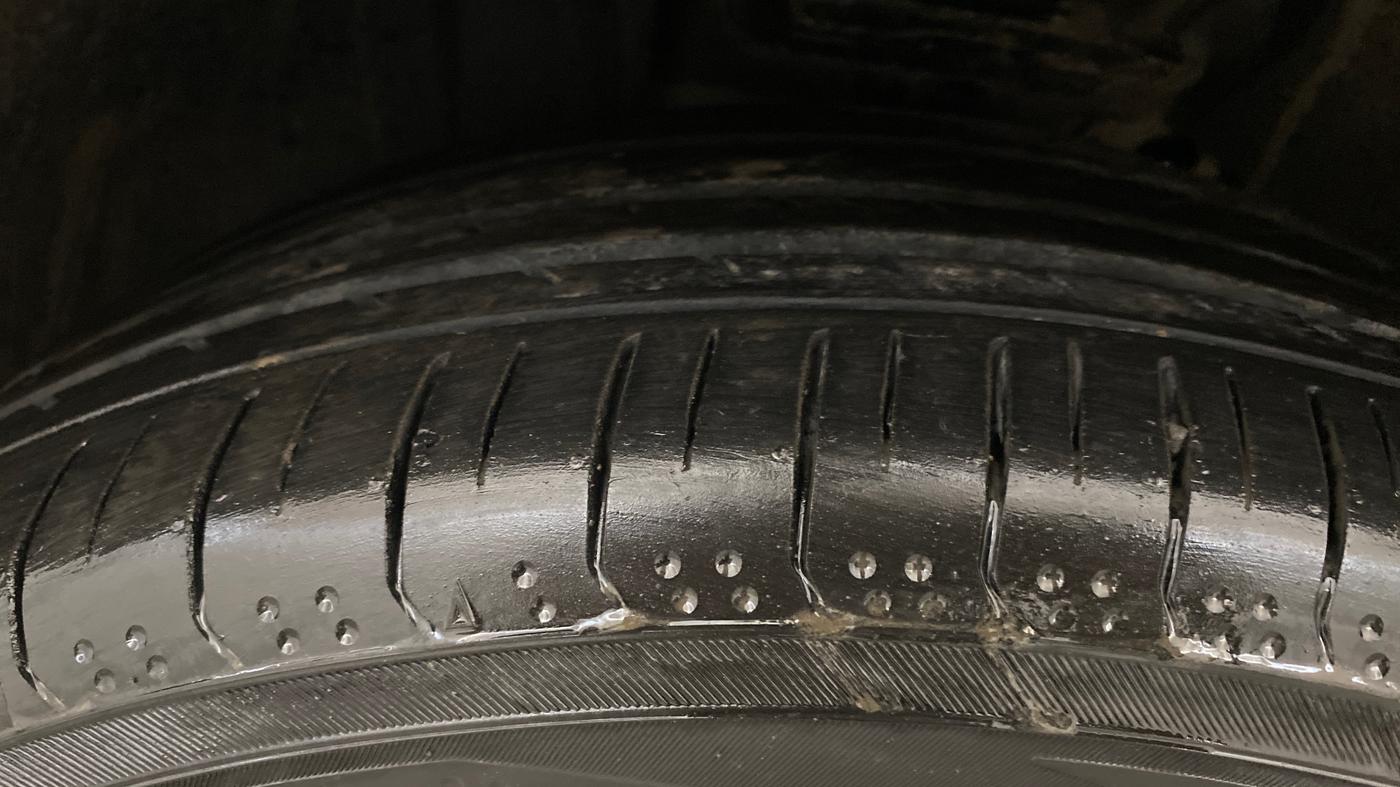 2017 Volkswagen TIGUAN HIGHLINE TDI AT, Diesel, Automatic, 1,44,226 km, Left Front Tyre Tread