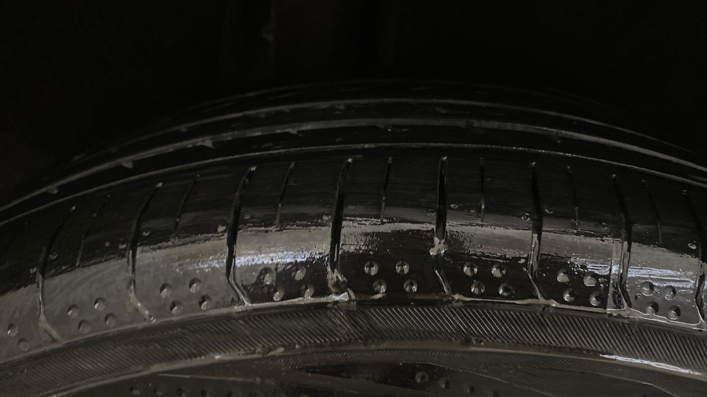 2017 Volkswagen TIGUAN HIGHLINE TDI AT, Diesel, Automatic, 1,44,226 km, Right Rear Tyre Tread