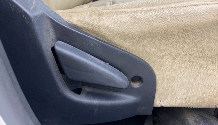 2018 Datsun Go T, CNG, Manual, 81,196 km, Driver Side Adjustment Panel