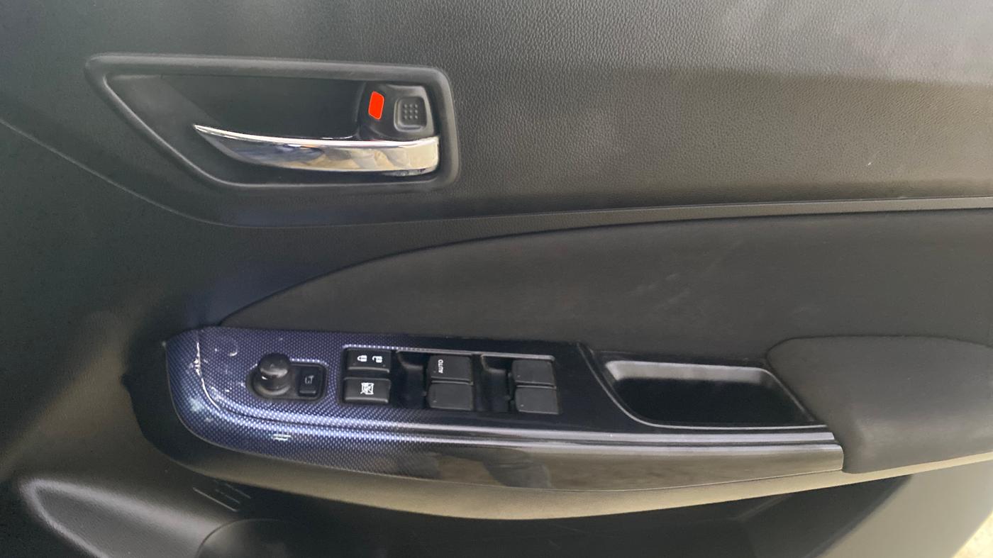 2018 Maruti Swift ZXI AMT, Petrol, Automatic, 46,338 km, Driver Side Door Panels Control