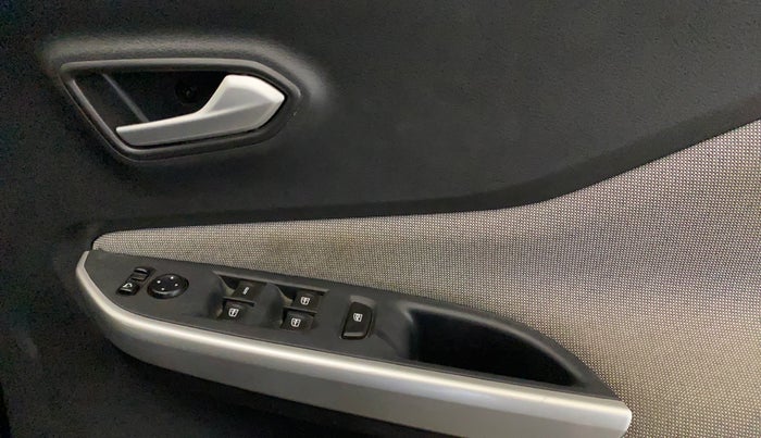 2023 Nissan MAGNITE XV MT, Petrol, Manual, 38,166 km, Driver Side Door Panels Control