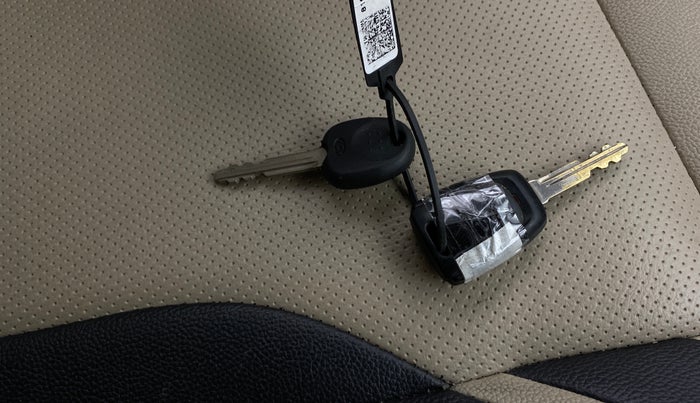 2022 Hyundai NEW SANTRO SPORTZ AMT, Petrol, Automatic, 17,113 km, Key Close Up