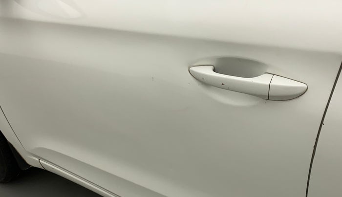 2017 Hyundai Elite i20 SPORTZ 1.2, Petrol, Manual, 51,893 km, Front passenger door - Minor scratches